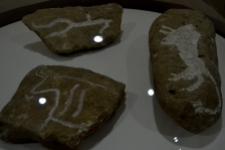 Ejemplos de petroglifos en miniatura